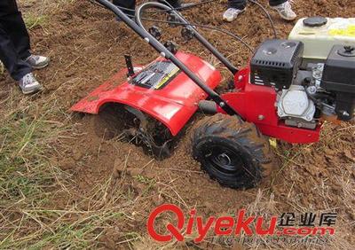 微耕機(jī) 廠家直銷小型汽油微耕機(jī)自走開溝松土除草機(jī)鶴壁新鄉(xiāng)農(nóng)機(jī)直銷-義烏市昊馳五金工具廠提供微耕機(jī) 廠家直銷小型汽油微耕機(jī)自走開溝松土除草機(jī)鶴壁新鄉(xiāng)農(nóng)機(jī)直銷的相關(guān)介紹、產(chǎn)品、服務(wù)、圖片、價(jià)格義烏市昊馳五金工具廠、微耕機(jī);多功能松土機(jī);田園管理機(jī);小型旋耕機(jī);地鉆;挖坑機(jī);植樹機(jī);碎枝機(jī);粉碎機(jī);剪草機(jī);草坪機(jī);質(zhì)保機(jī)械;割草機(jī);打草機(jī);多功能剪草機(jī);碎木機(jī);背負(fù)式割草機(jī);掃雪機(jī);吹雪機(jī);打孔機(jī)
